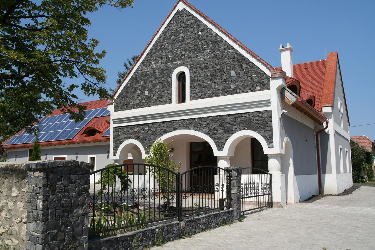 Bed and Breakfast BASALTINA Panzió Balatonederics Exterior foto